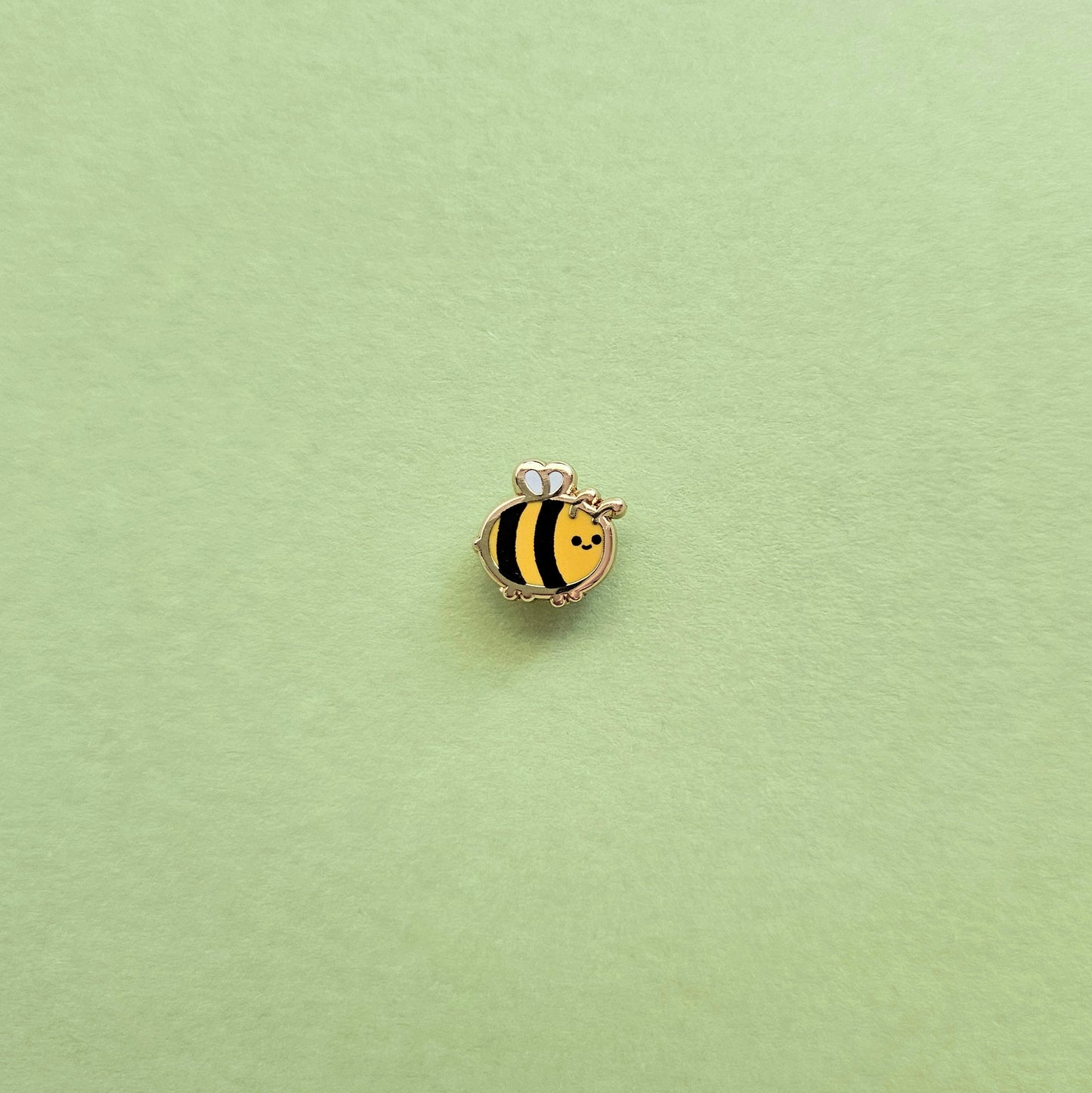 Lil Bee mini pin