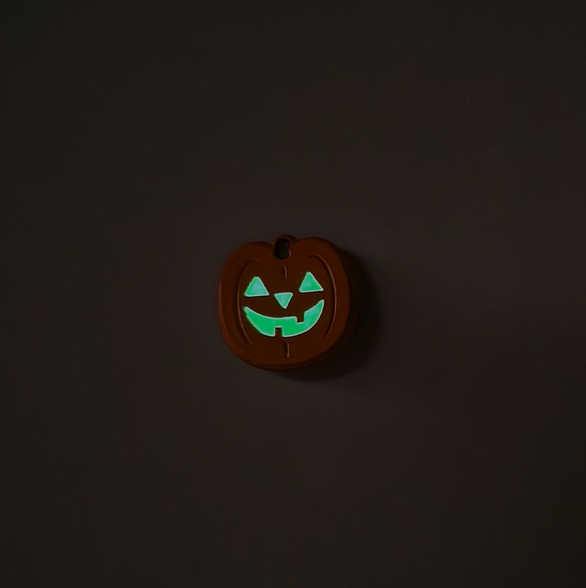 Glow Jack-o-Lantern mini pin