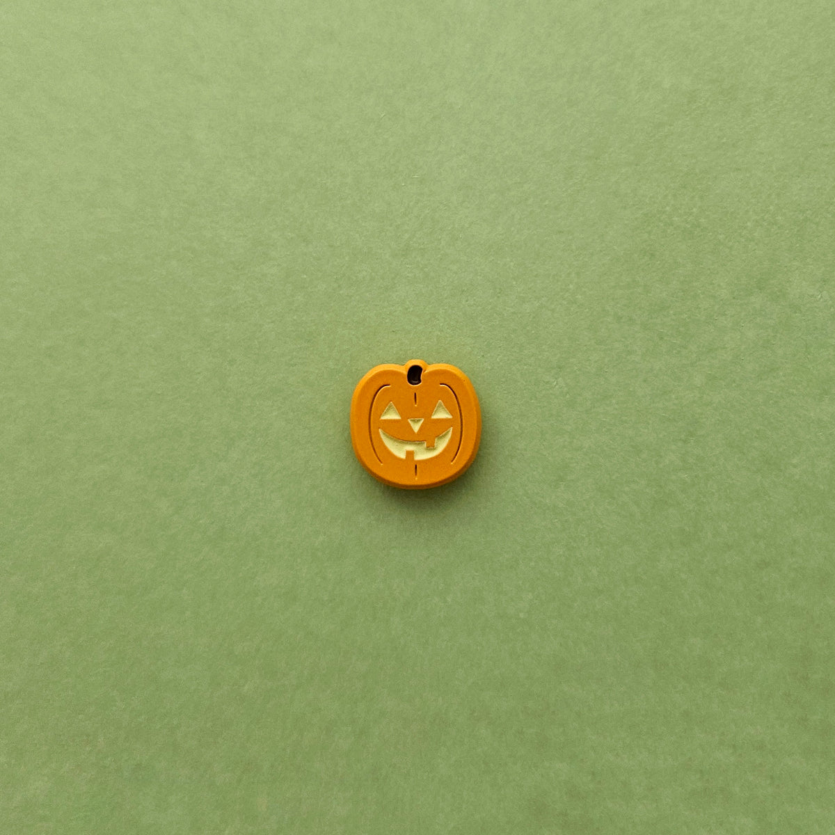 Glow Jack-o-Lantern mini pin