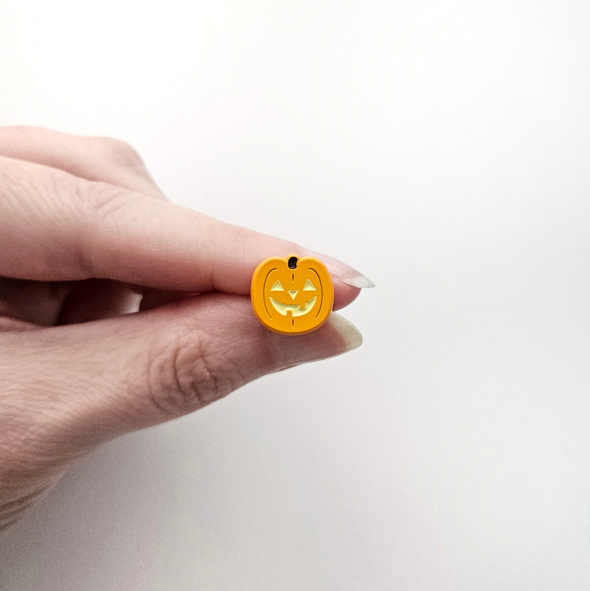 Glow Jack-o-Lantern mini pin
