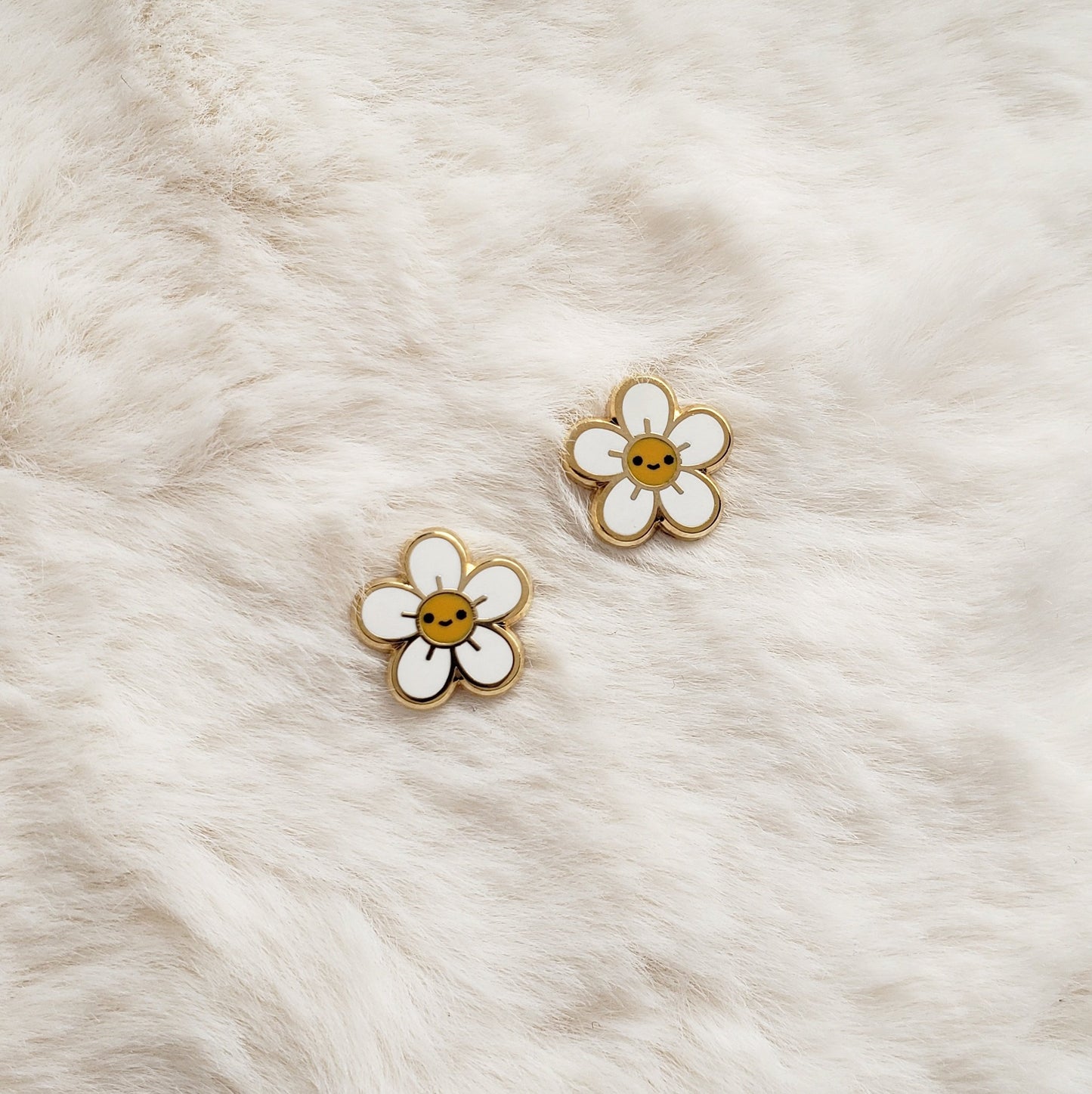 Happy Flower earrings // cute white and yellow flowers